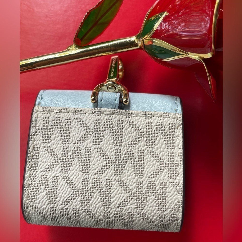 Michael Kors Airpods Case.Michael Kors Accessories. - Picture 13 of 15